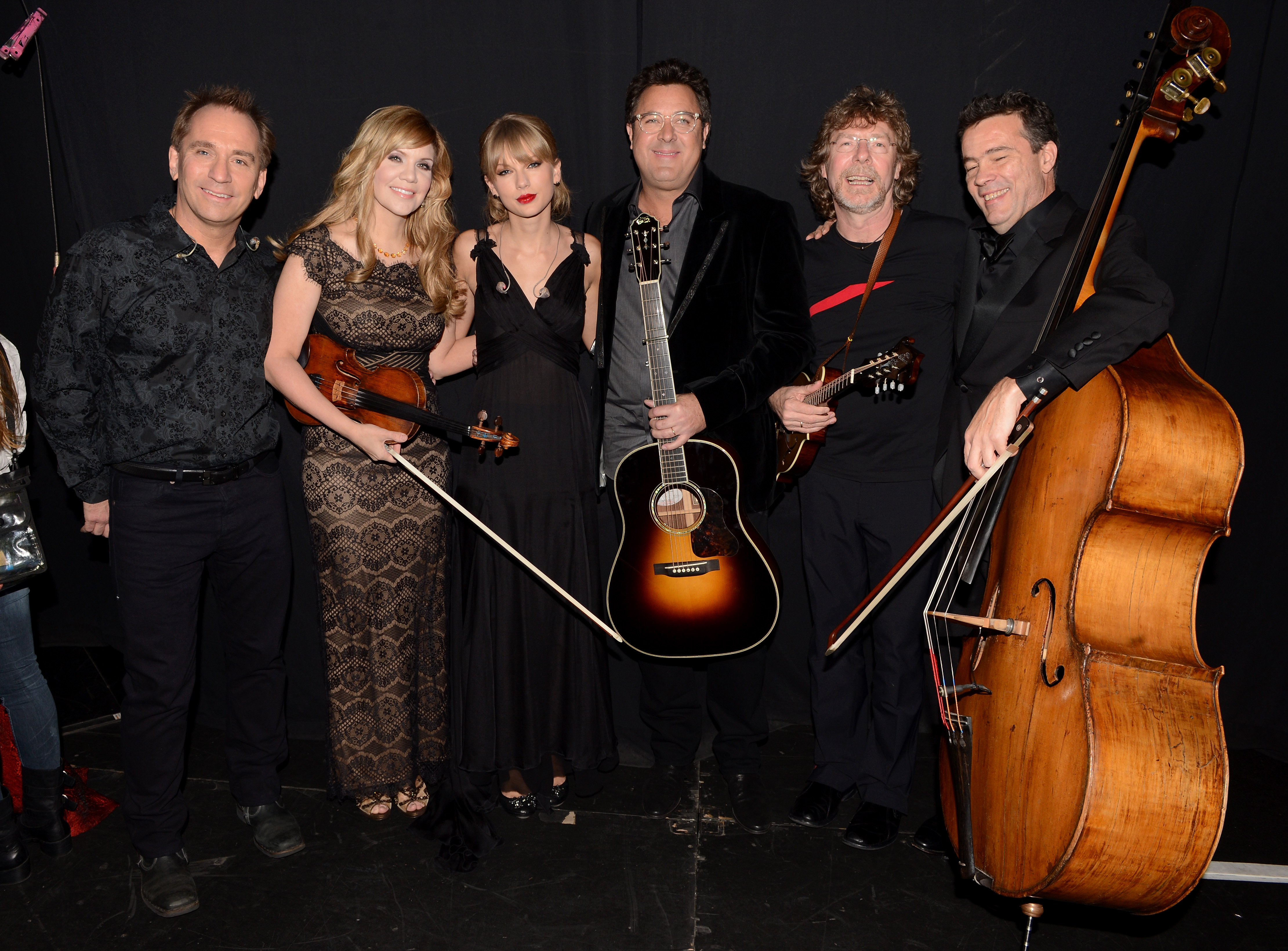 http://www.taylorpictures.net/albums/app/2013/cmaawards/020.jpg