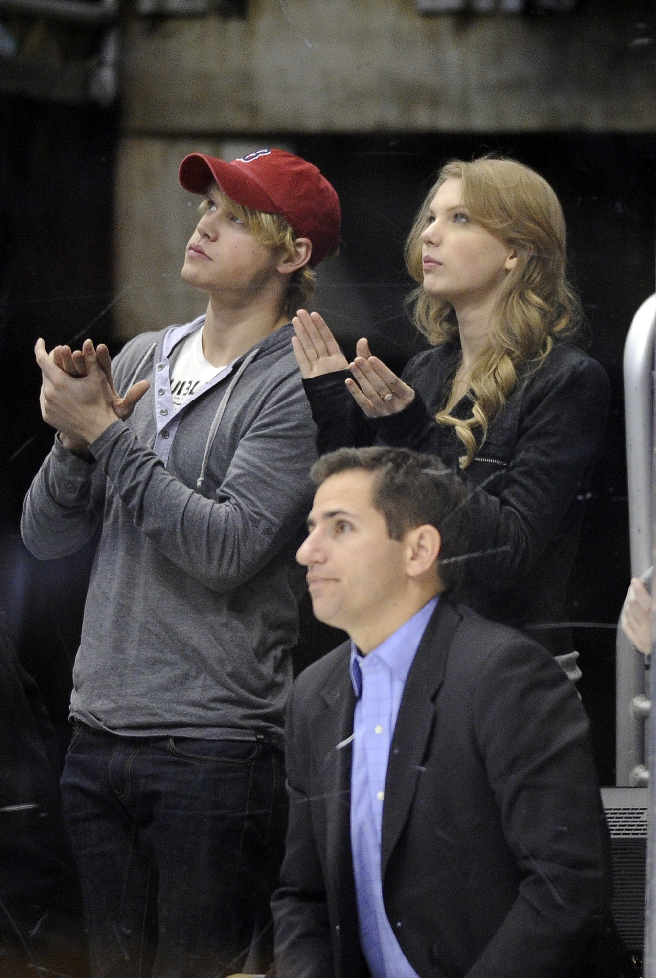 Taylor Swift At the Minnesota Wild VS Los Angeles Kings game in Los Angeles ...1341 x 2000