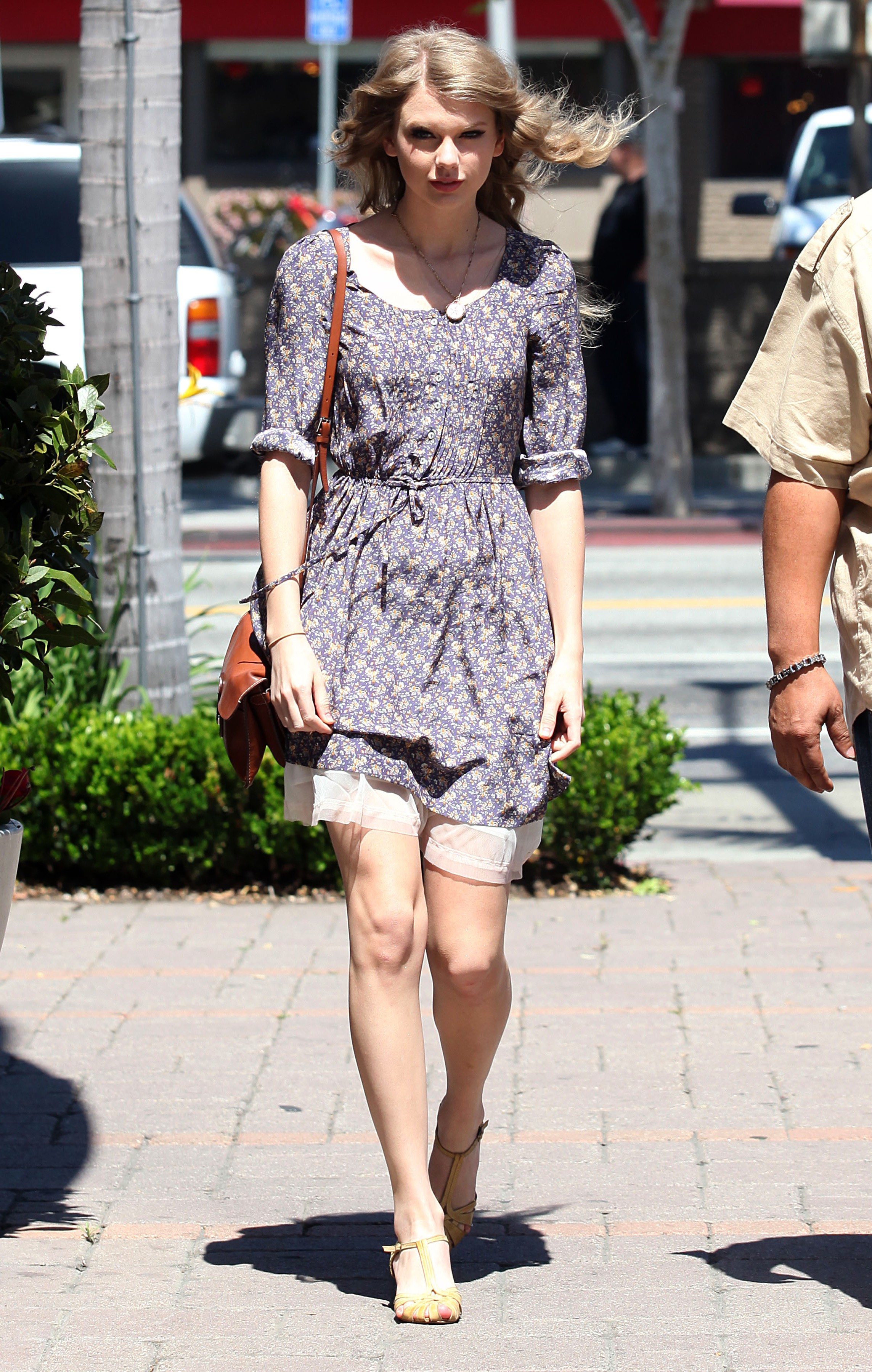 Taylor Swift Shopping At Target, California April 4, 2011 | TAYLOR SWIFT INDONESIA
