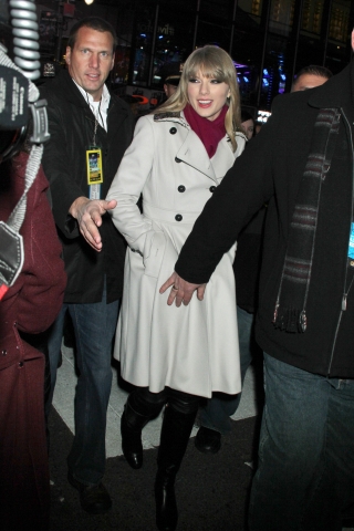 http://www.taylorpictures.net/albums/candids/2012/12-31intimessquare/002.jpg