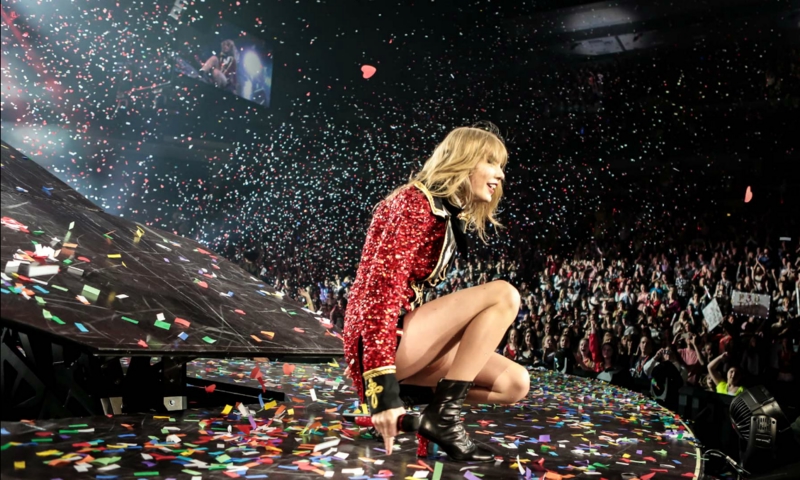 http://www.taylorpictures.net/albums/concerts/2013/redtour/promotionals/010.jpg