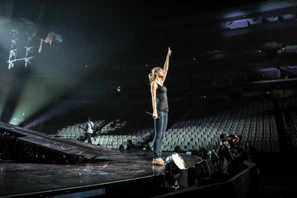 http://www.taylorpictures.net/albums/concerts/2013/redtour/rehearsals/001.jpg