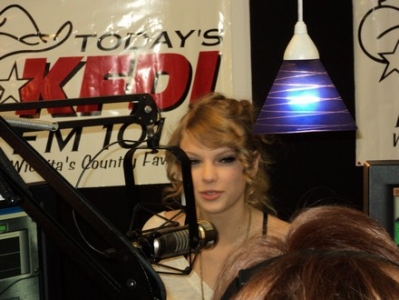 http://www.taylorpictures.net/albums/other/Radio%20Stations/2010/KFDI%20FM/normal_015.jpg