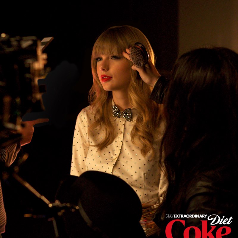 http://www.taylorpictures.net/albums/other/behindthescenes/2013/dietcoke/001.jpg