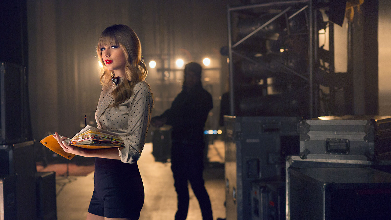 http://www.taylorpictures.net/albums/other/behindthescenes/2013/dietcoke/004.jpg