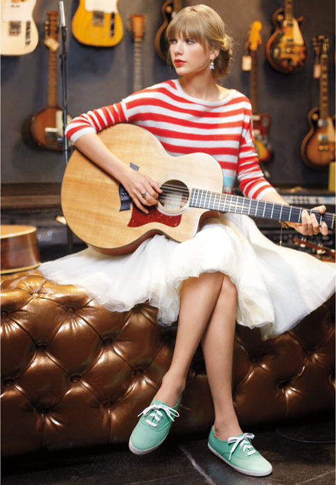 http://www.taylorpictures.net/albums/photoshoots/2012/keds/003.jpg