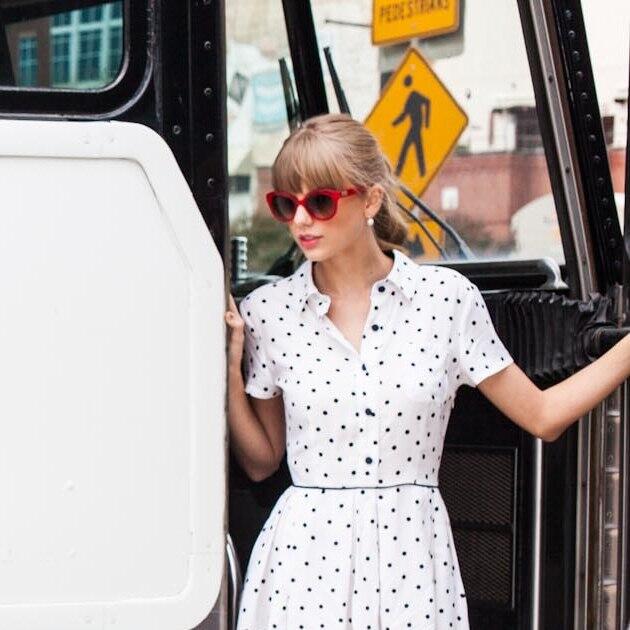 http://www.taylorpictures.net/albums/photoshoots/2012/keds/007.jpg