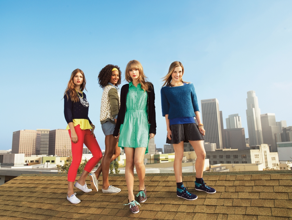 http://www.taylorpictures.net/albums/photoshoots/2013/keds/002.jpg