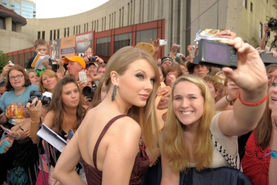HQ
