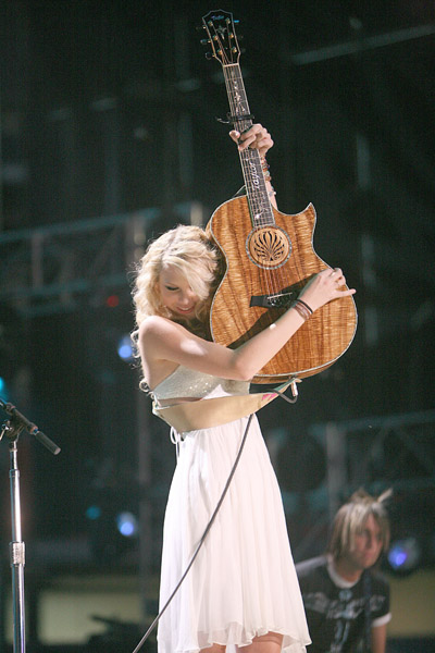 taylorweb072.jpg
