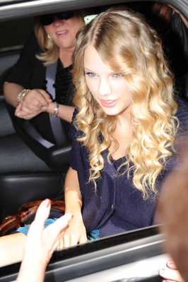 HQ

