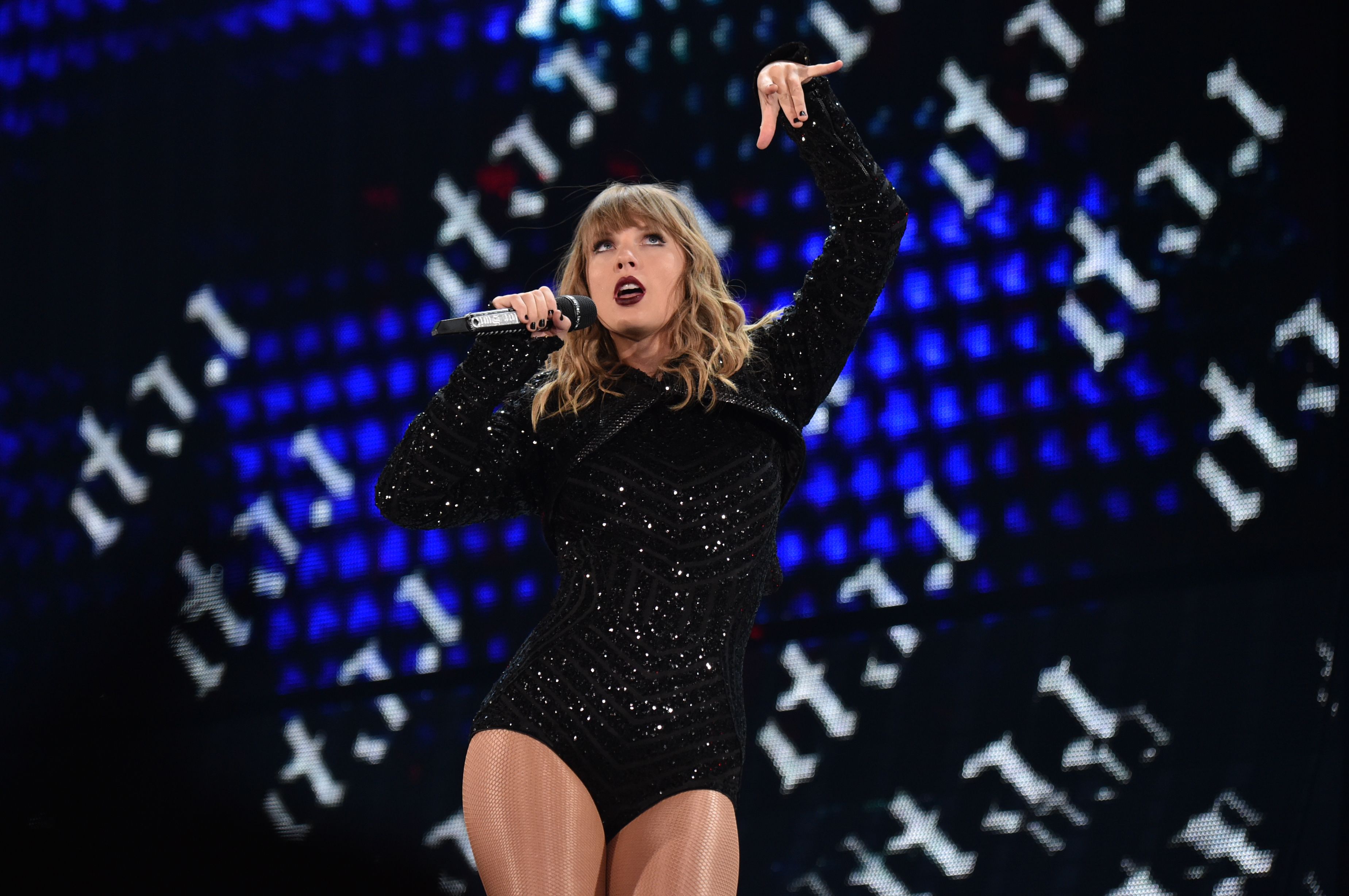 June 2 Chicago, Illinois 016 Taylor Swift Web Photo Gallery