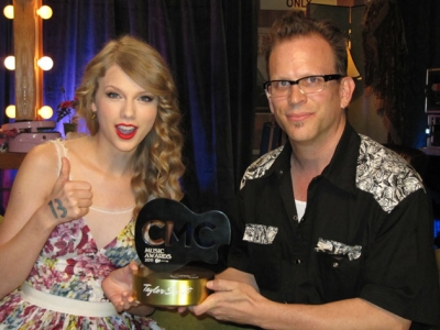 CMC Program Director, Tim Daley recently went over to Nashville for the CMA Music Festival where he presented Taylor Swift with her CMC Music Award for International Artist of the Year.

Check out the photos of Tim and Taylor below, along with her acceptance speech.

[url=http://www.countrymusicchannel.com.au/pages/main-menu/news/latest-news/taylor-swift-accepts-cmc-award-in-nashville]Source[/url]
